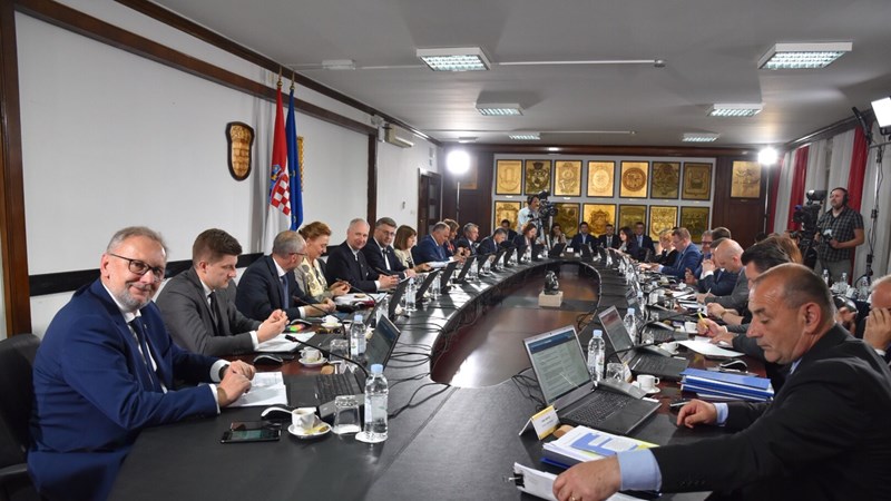 Gradu Splitu i Splitsko-dalmatinskoj županiji više od 2 milijarde kuna